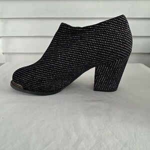 Joan Boyce Ankle Boot w/ Sparkle Detail Sz 10